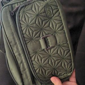 Lug carousel crossbody - Olive green